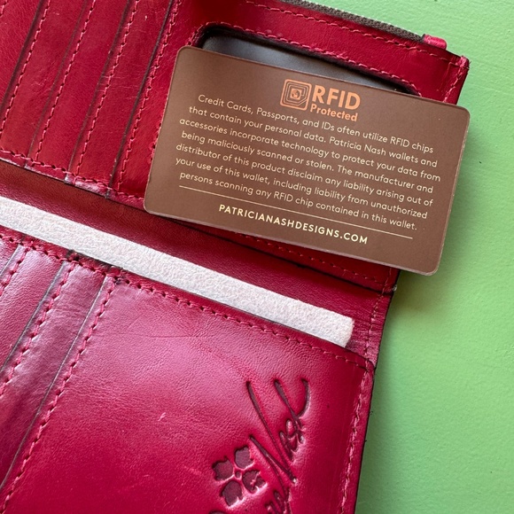 Patricia Nash $89 Nazari Bifold Wallet NWOT - Picture 6 of 10